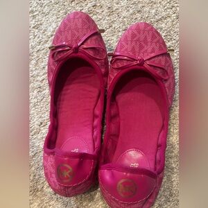Fuchsia Michael Kors ballet flats with allover MK logo pattern. Rounded toe